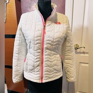 NWOT The North Face Light Weight Puffer Jacket Coat Hit Pink Zippers